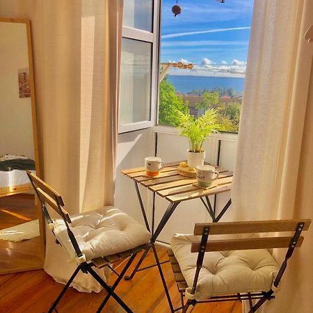 Quarto Com Vista Do Rio Tejo Hotel Lisbon Exterior photo